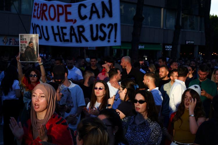 Albanians protest against government and luxury developments