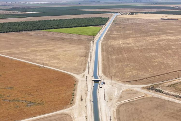 US-NEWS-ENV-CALIF-FARMERS-SOLAR-FILEPIC-1-LA