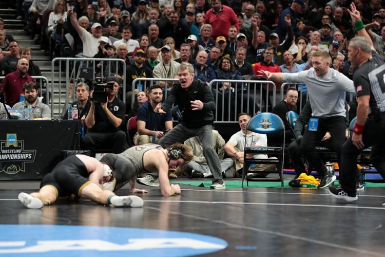 032026-spt-ncaa-s4-caliendo bench.jpg