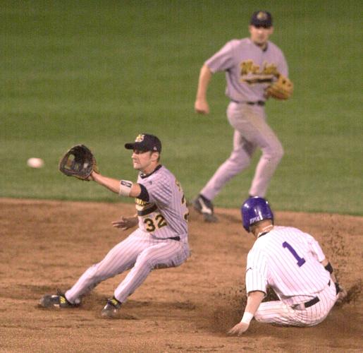 UNI Baseball (2001) 14