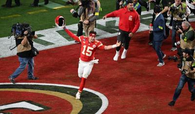 SPORTS-CHECK-OUT-PATRICK-MAHOMES-AMAZING-1-KC.jpg
