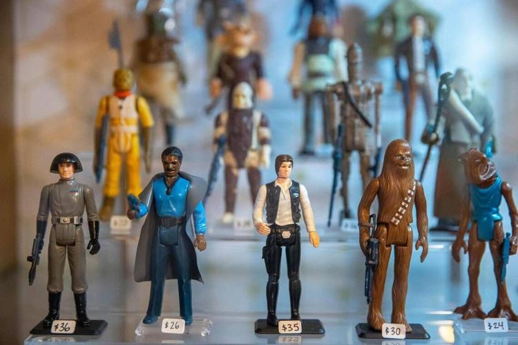 ENTER-STAR-WARS-BOOTLEGS-AND-KFC3PO-1-LX.jpg
