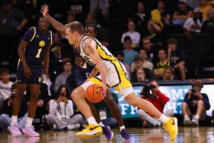 Iowa MBBall vs. Commerce 11