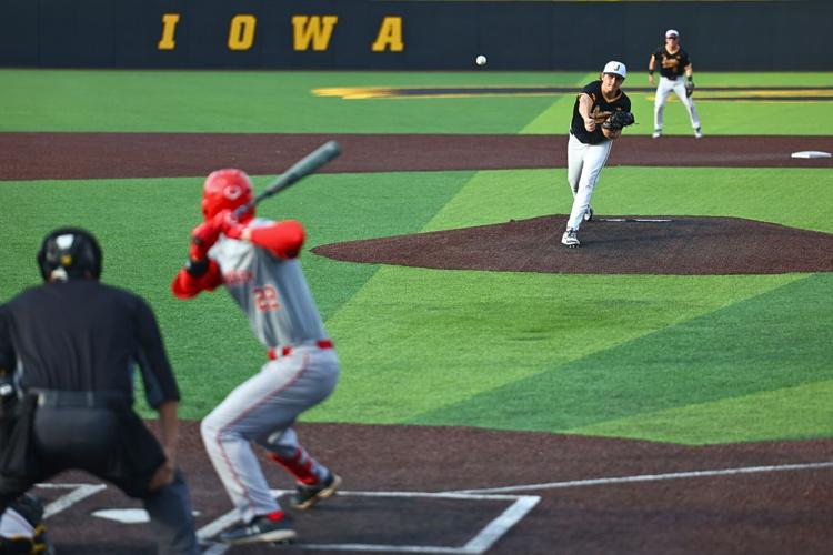 041725-spt-iowa-bsb-1 - 1