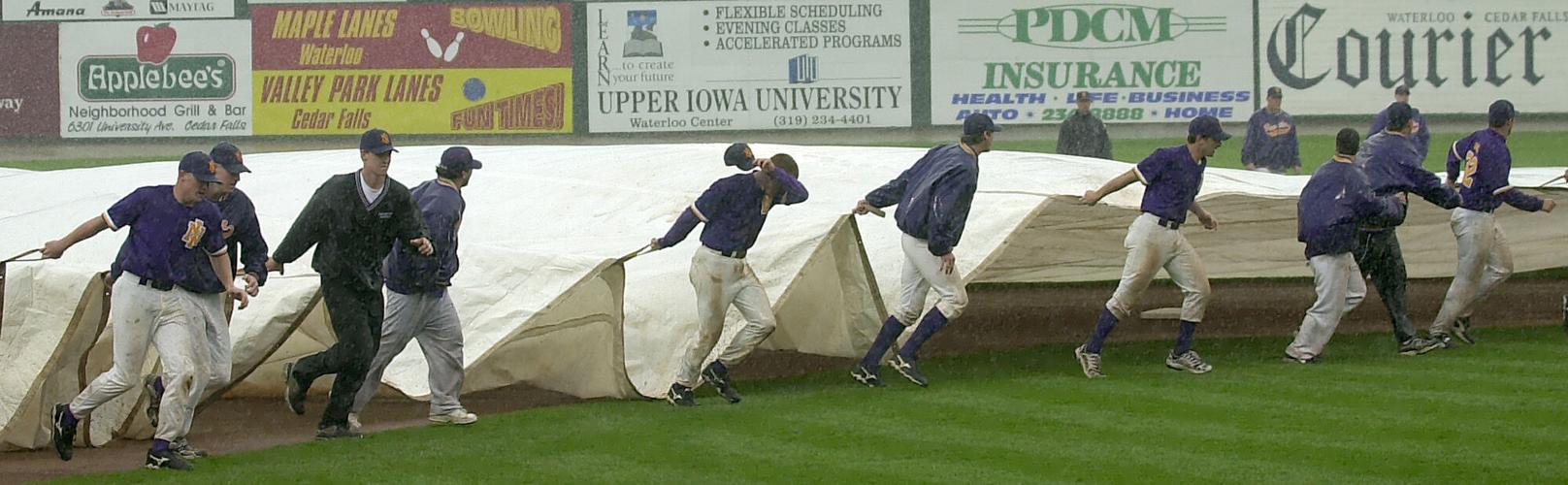 UNI Baseball (2001) 23