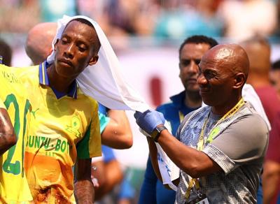During the FIFA Club World Cup on June 25, 2025, at the Hard Rock Stadium in Miami Gardens, Florida, Mamelodi Sundowns' Divine Lunga has a towel draped over his head during a first half hydration break against Fluminense FC.