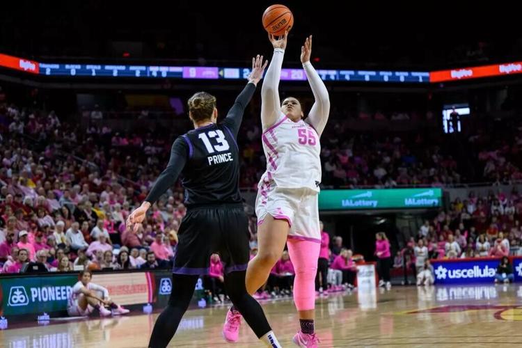 WBBvsTCU1stHalf-13.jpg Audi Crooks