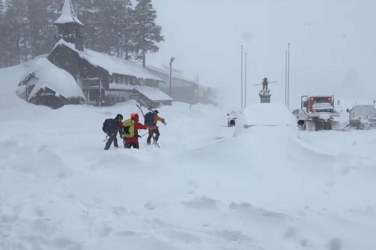 APTOPIX California Avalanche