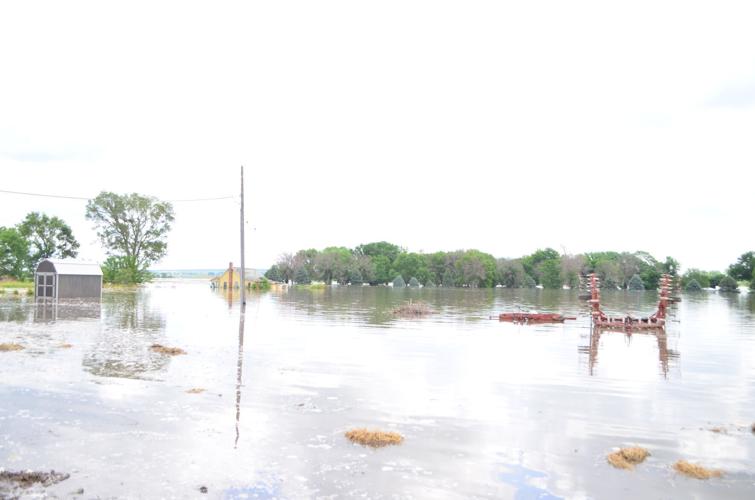 Smithland flooding, wide view
