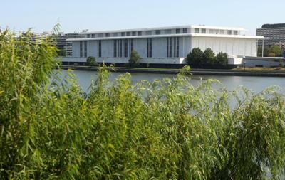 FILE PHOTO: The Kennedy Center in Washington