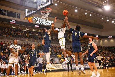 102726-spt-iowa-mbb-uis-16.jpg