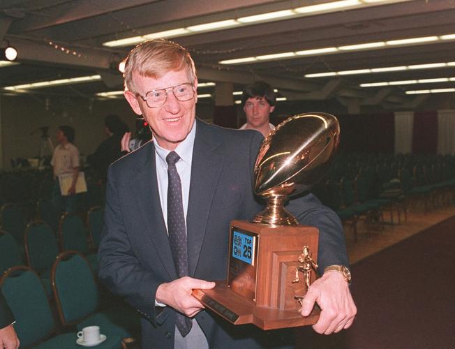 Obit Holtz Football