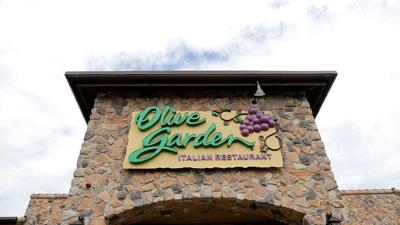 Restaurant chains are offering meal deals and discounts. Olive Garden isn't one of them. Here's why