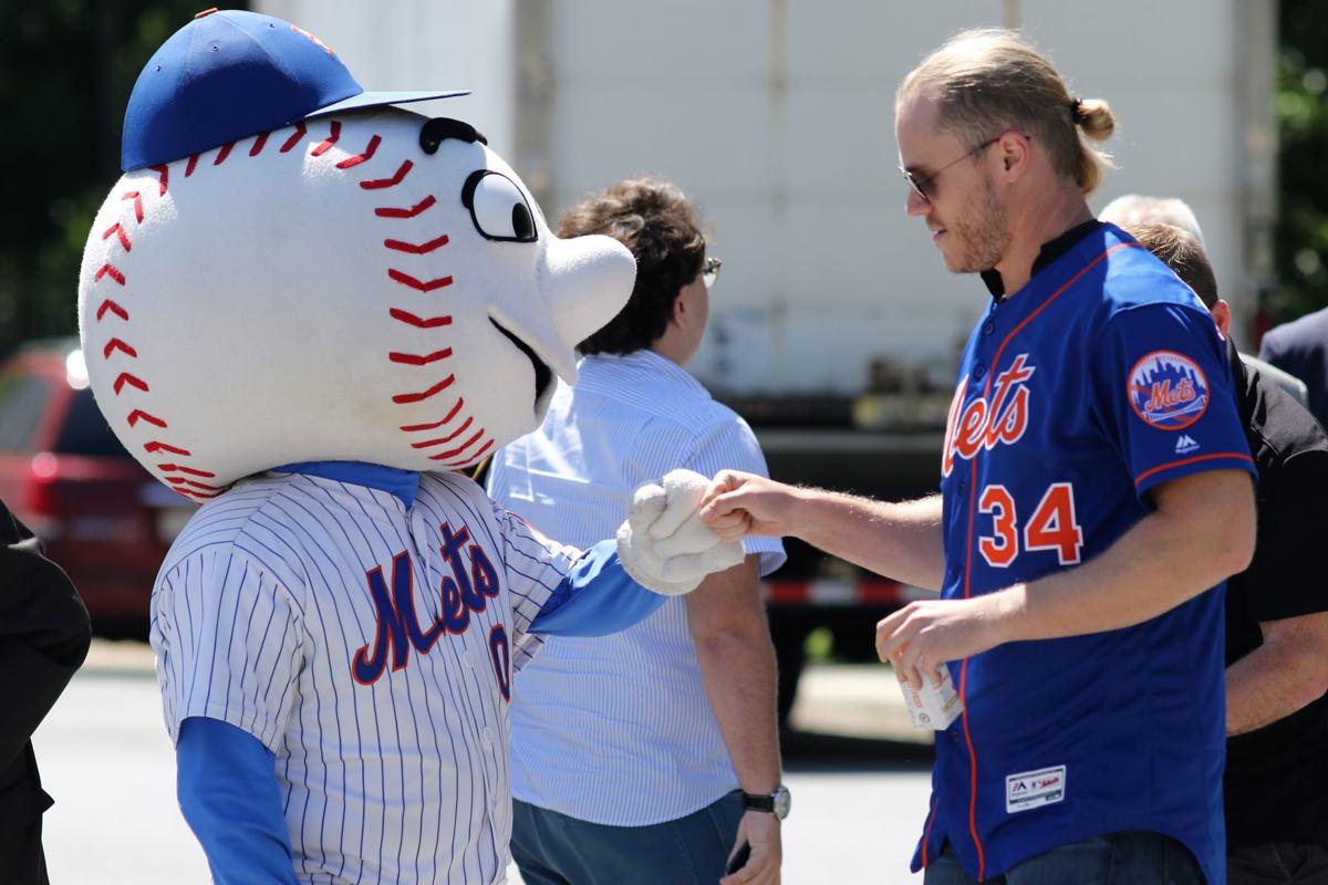 Ny Mets Latest Vips To Visit Uso Local Dcmilitary Com