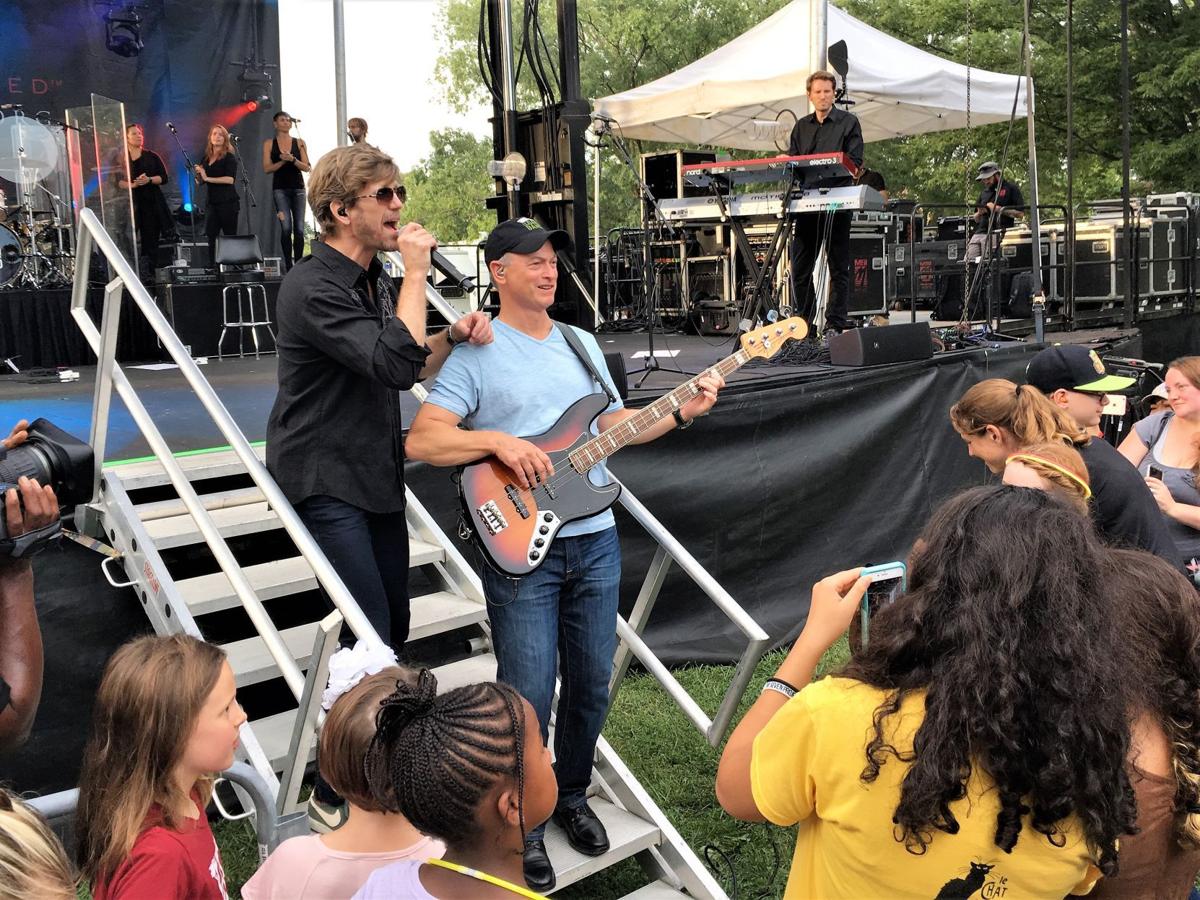 Gary Sinise, Lt. Dan Band entertain thousands at Fort Belvoir Local
