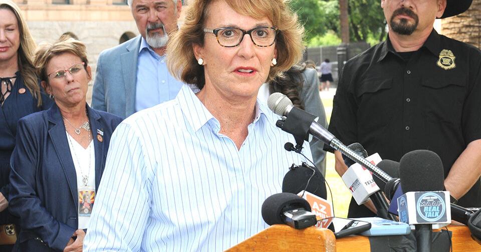 Arizona Senate backs bill to bar undocumented immigrants from banking services