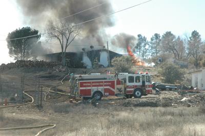Firefighters respond to garage fire | News | dcourier.com