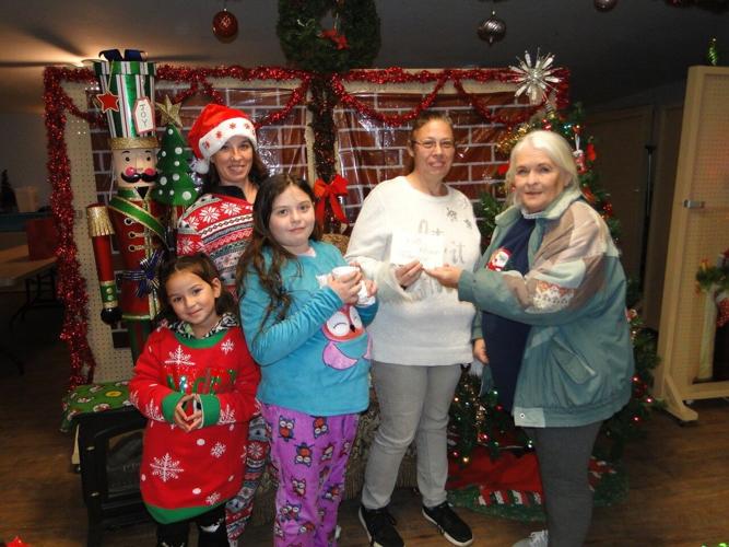 Santa visits kids at Cordes Lakes Community Center Features