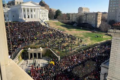 Pro-gun rally by thousands in Virginia ends peacefully | National ...