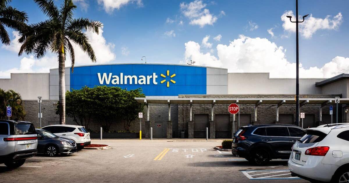 Walmart’s $400 patio swing than can hold up to 750 pounds is 50% off