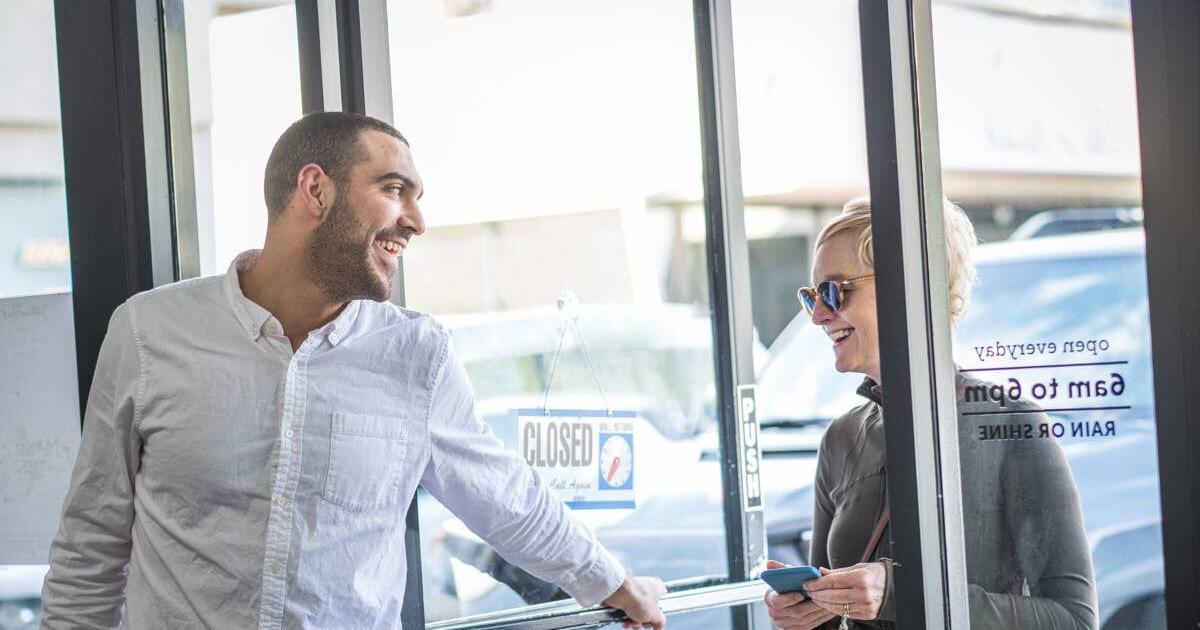 Psychologists Say This 2-Word Reply Makes You Sound Instantly More Polished (Hint: It’s Not ‘No Problem’)