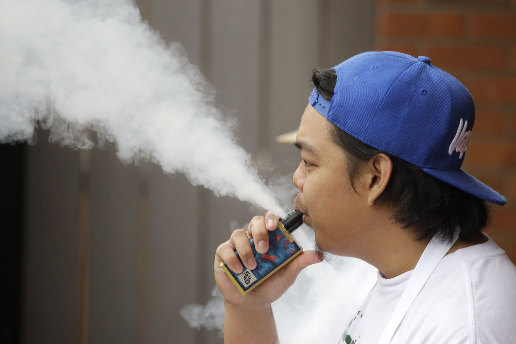 Federal legal age to buy tobacco e cigs vaping devices raised to