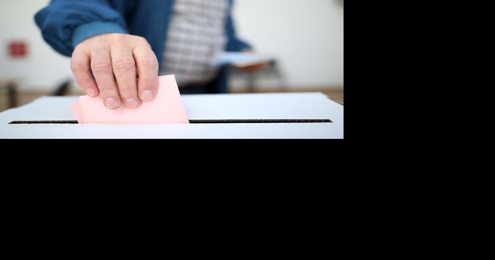 Early ballot returns hint at tight battle for Arizona’s top offices