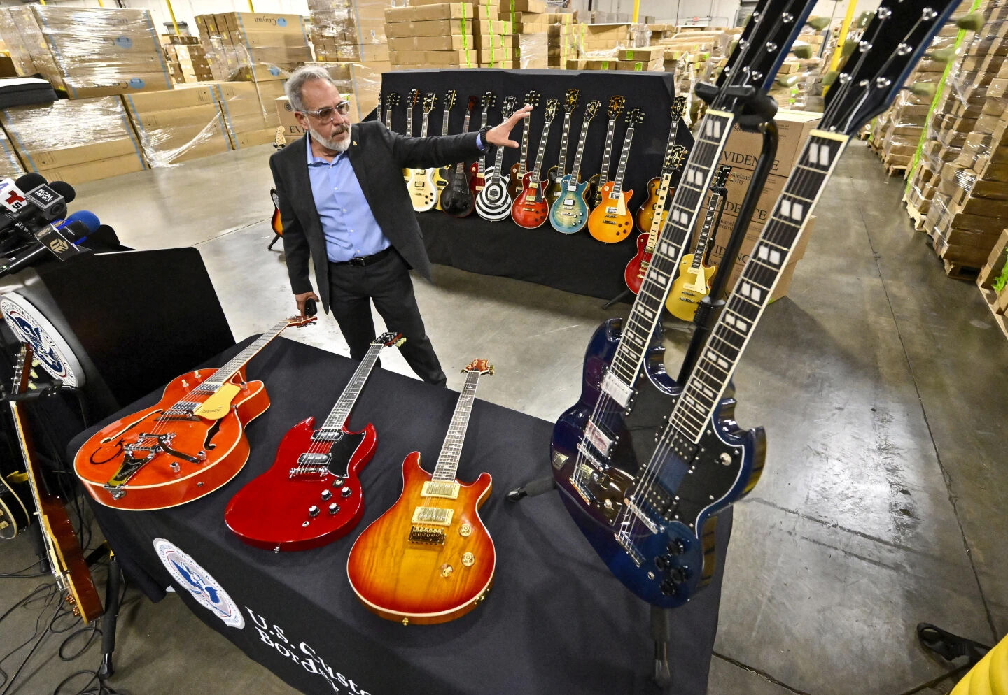 More Than 3,000 Fake Gibson Guitars Seized At Los Angeles Port ...