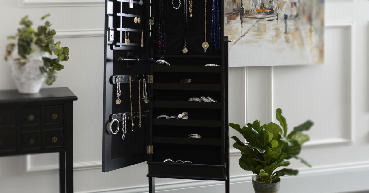 Overstuffed jewelry box? Try a ‘detox’ | Features | dcourier.com