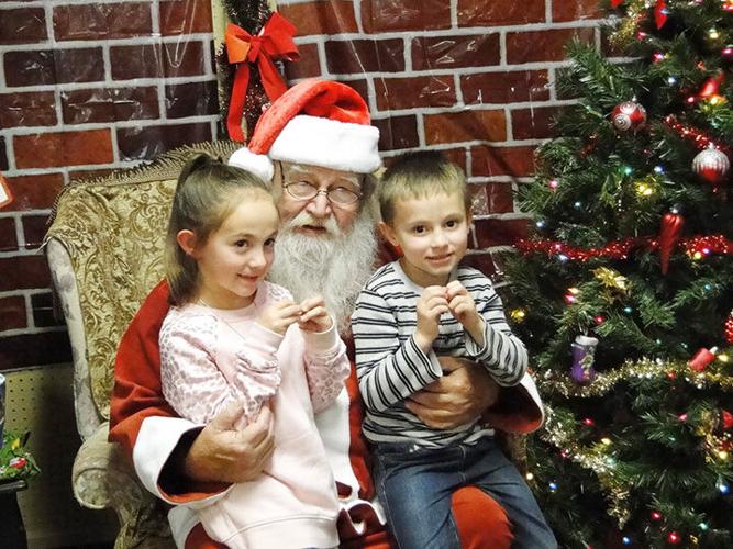 Santa visits kids at Cordes Lakes Community Center Features