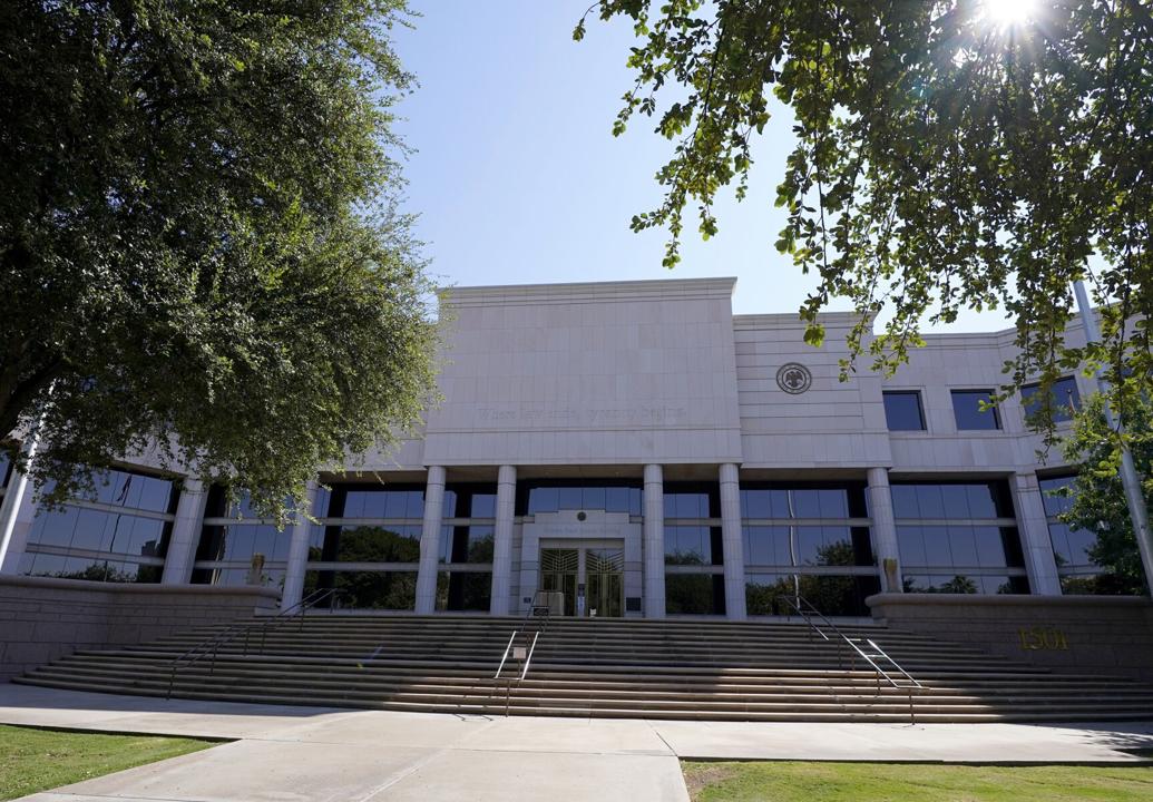 17 judges attorneys bid to replace retiring AZ Supreme Court Justice