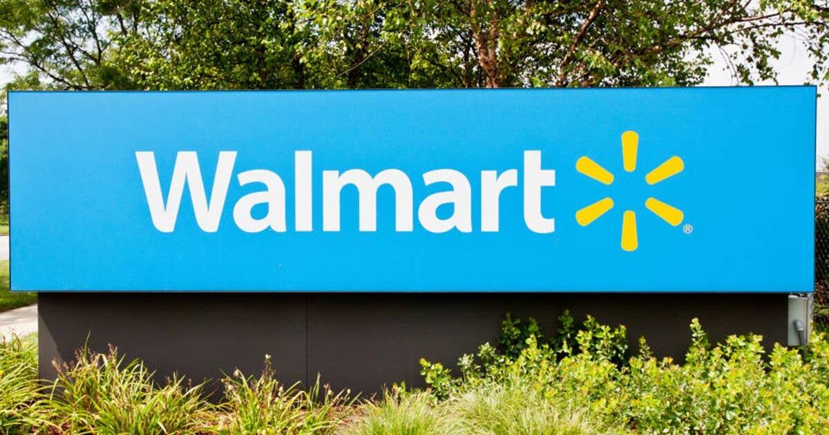Walmart’s bestselling $190 smartwatch with 2 interchangeable bands is on sale for just $27