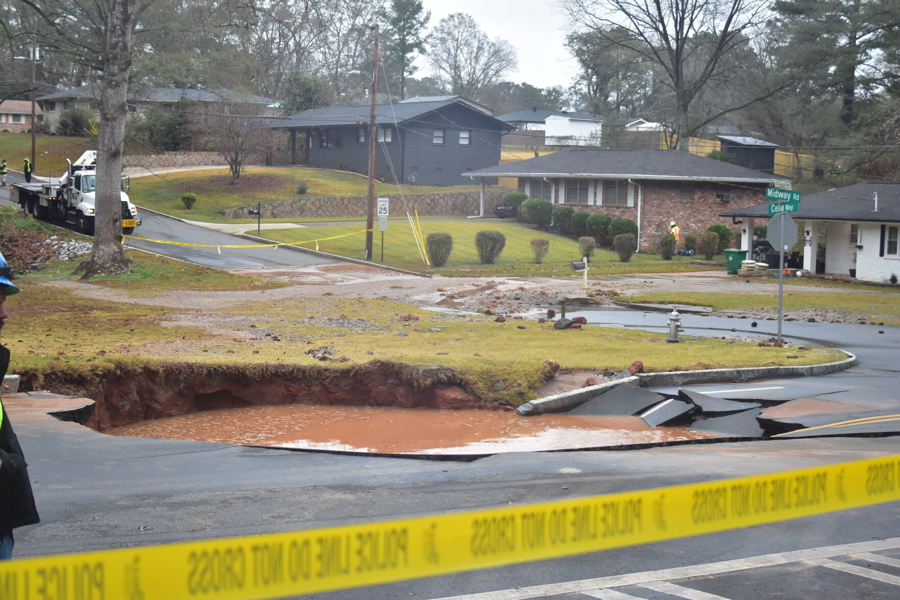 DeKalb County repairing water main break at Midway Road | Decatur