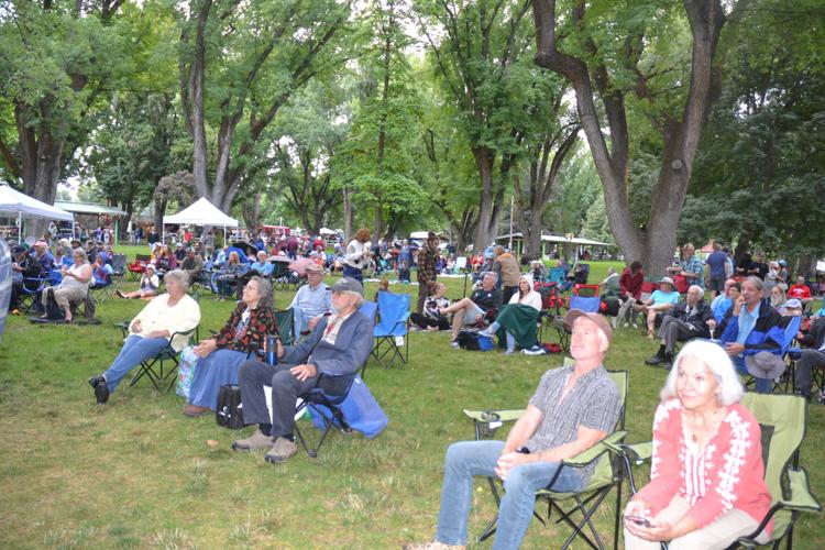 Hundreds attend Paonia’s Pickin at the Park event News