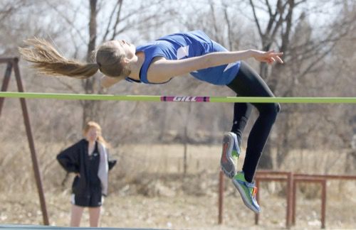 Bruin track teams third | Sports | deltacountyindependent.com