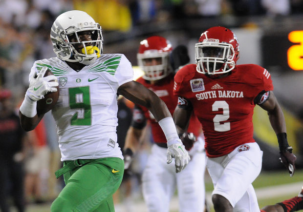 Watch: Former Oregon Ducks' star Pharaoh Brown catches long TD