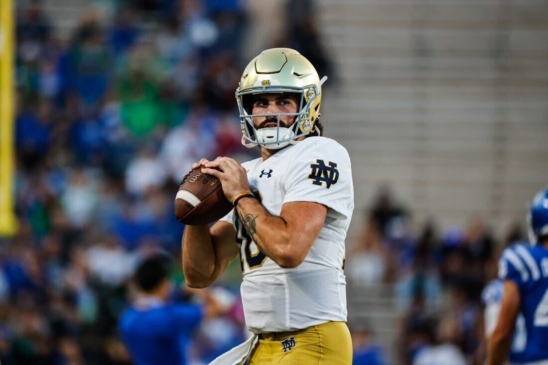 Audric Estimé runs through Stanford defense and the Notre Dame