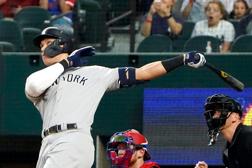 Mets swoop in to sign Carlos Correa to a 12-year, $315 million