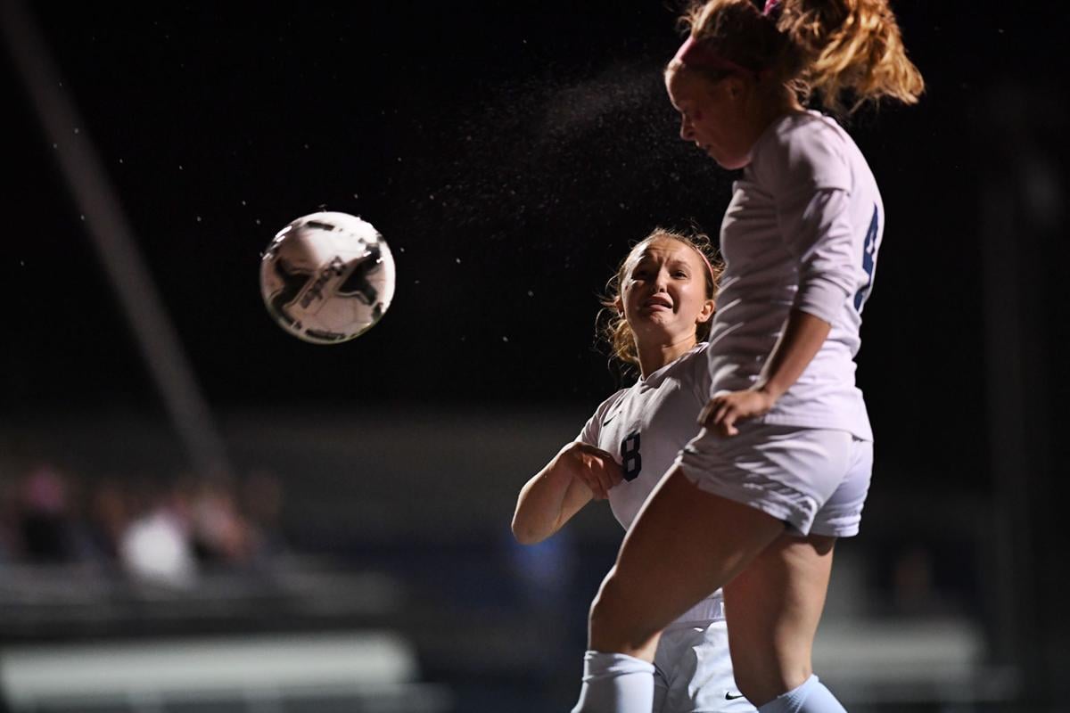 101017-adh-spt-west-soccer-0017.jpg