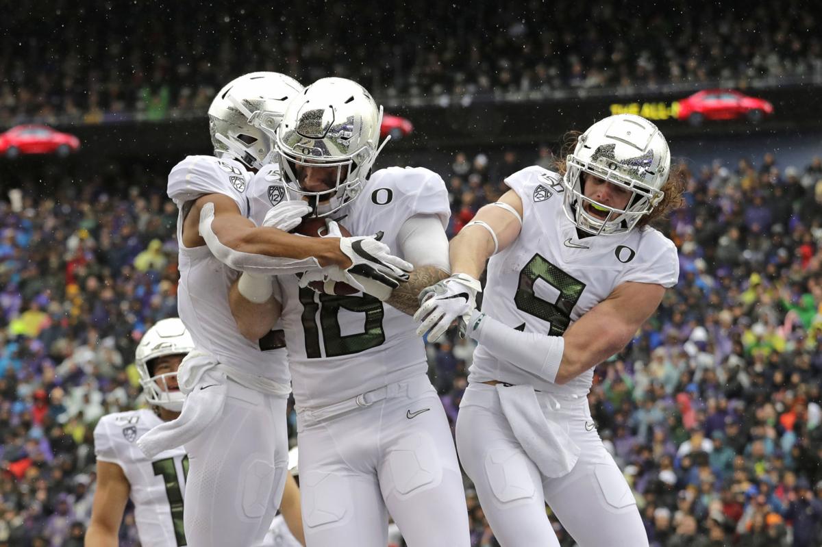 Oregon football Ducks celebrate, turn attention to Cougars