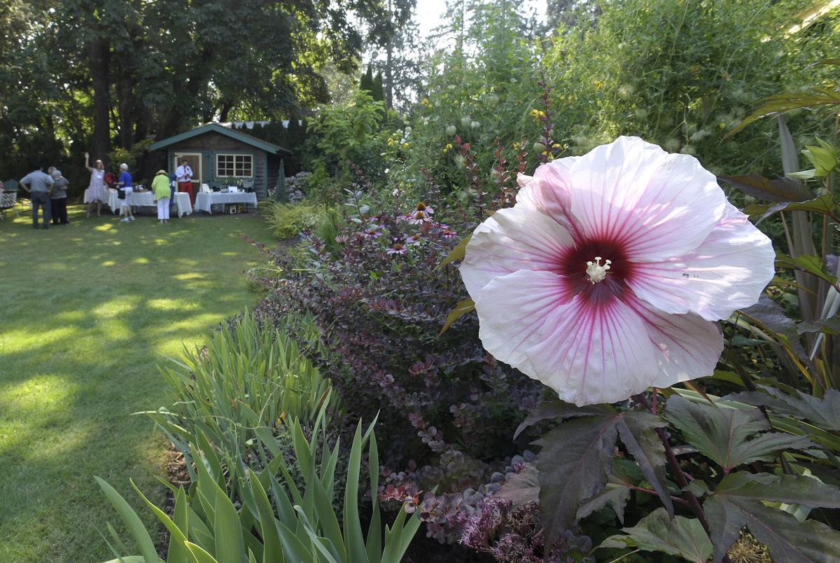 080821-adh-nws-Corvallis Garden Party02
