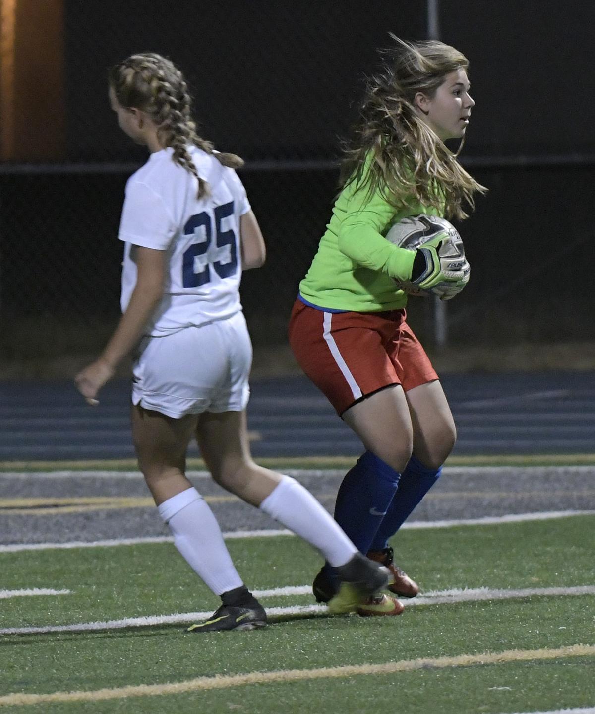 Warriors vs Bulldogs Girls Soccer16-my