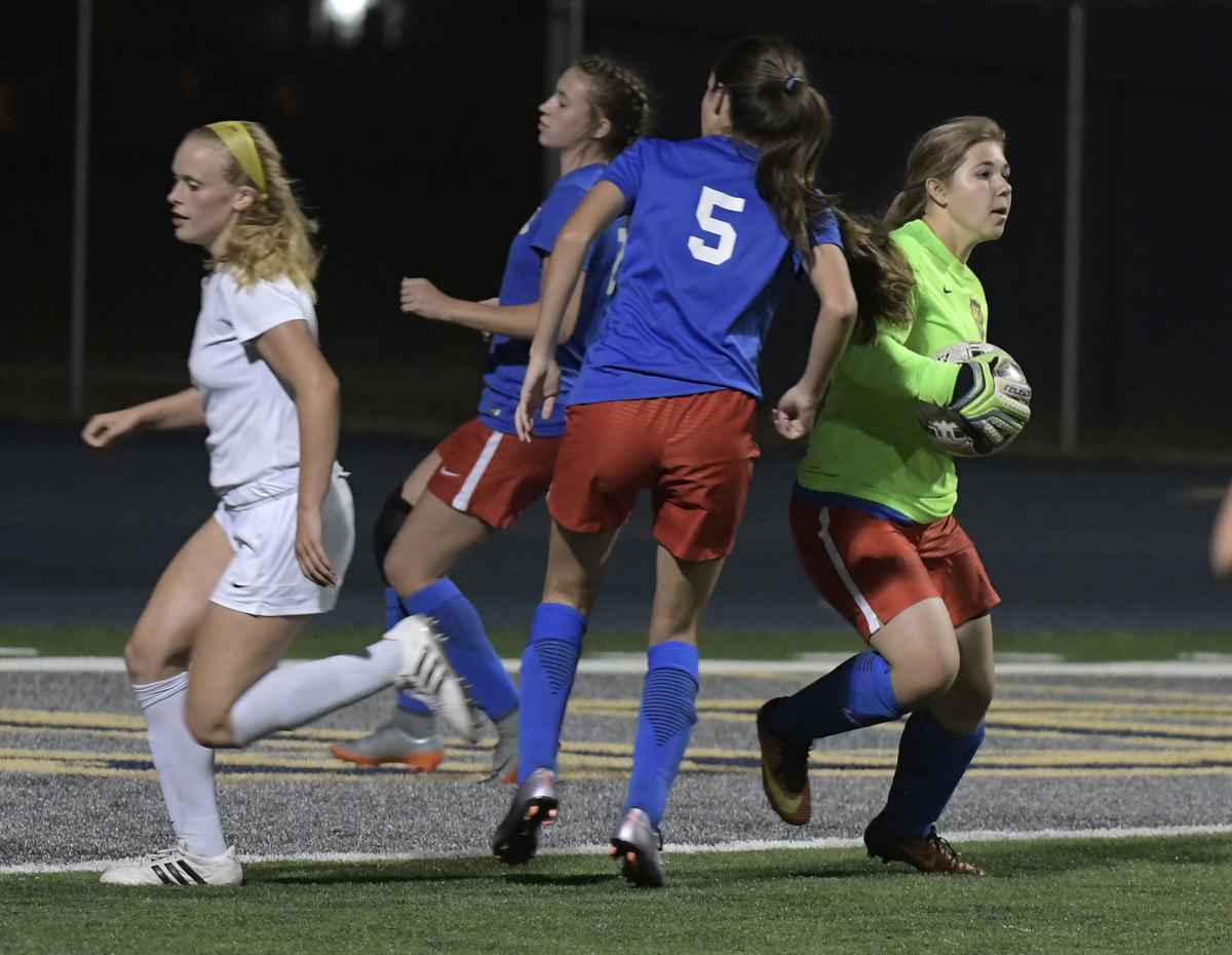 Warriors vs Bulldogs Girls Soccer23-my