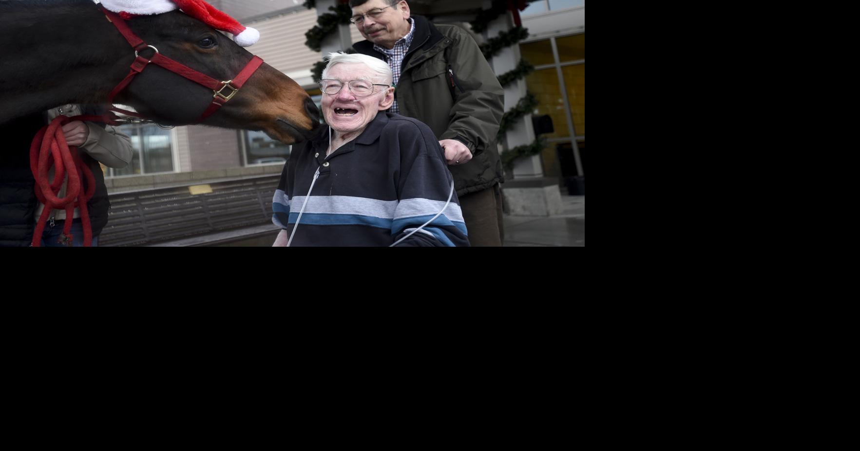 Horses and friends pay holiday visit to Lebanon veterans home