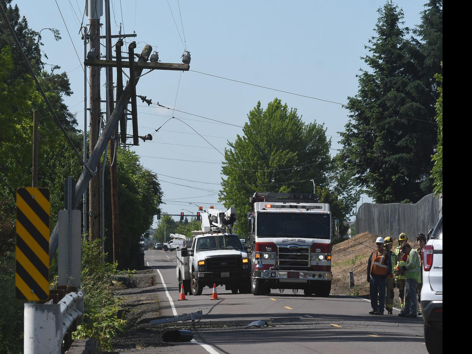 Truck Hits Power Pole Causes Outage Near Albany Local Democratherald Com