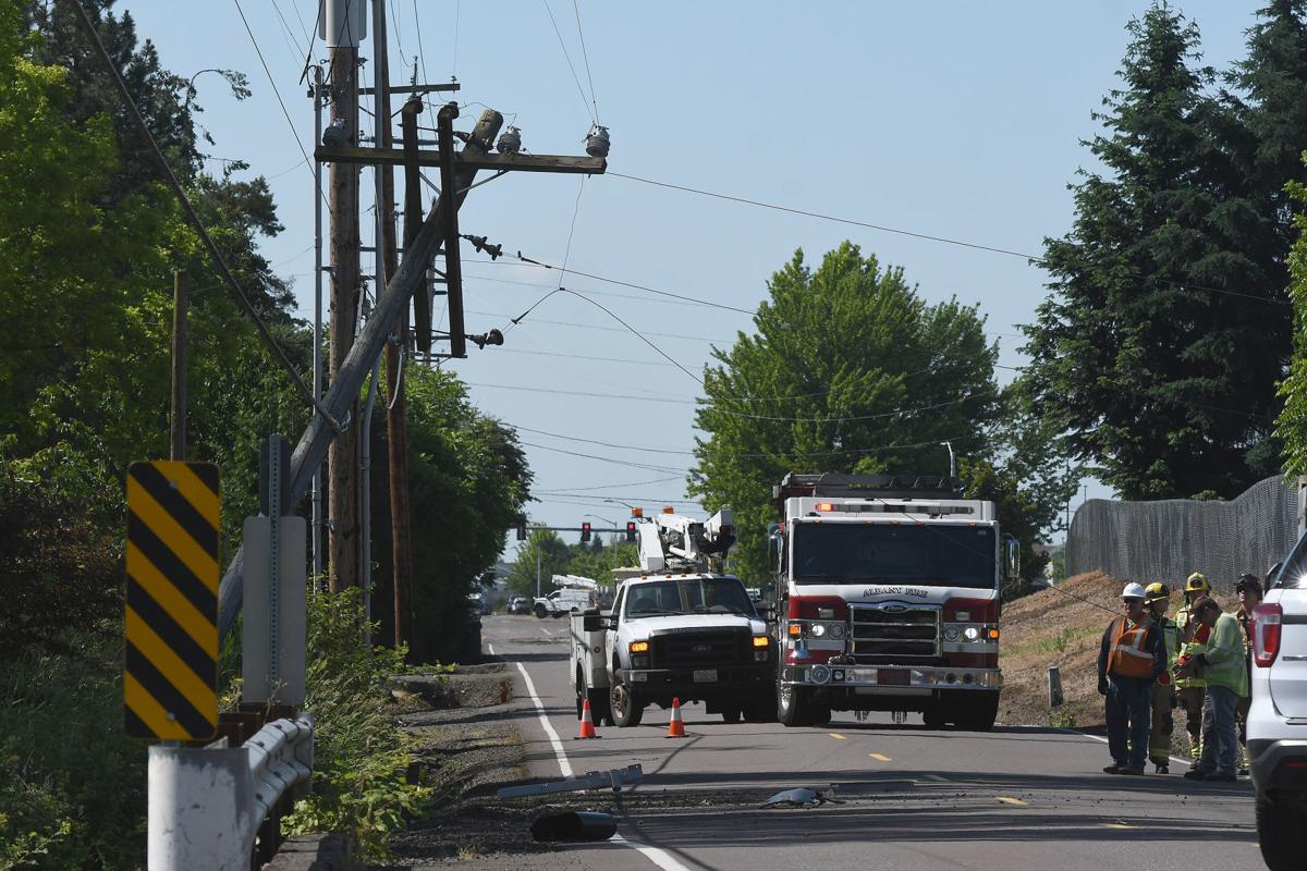 Truck Hits Power Pole Causes Outage Near Albany Local Democratherald Com