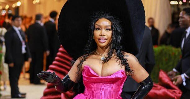 SZA snuck out of the 2022 Met Gala as she felt anxiety