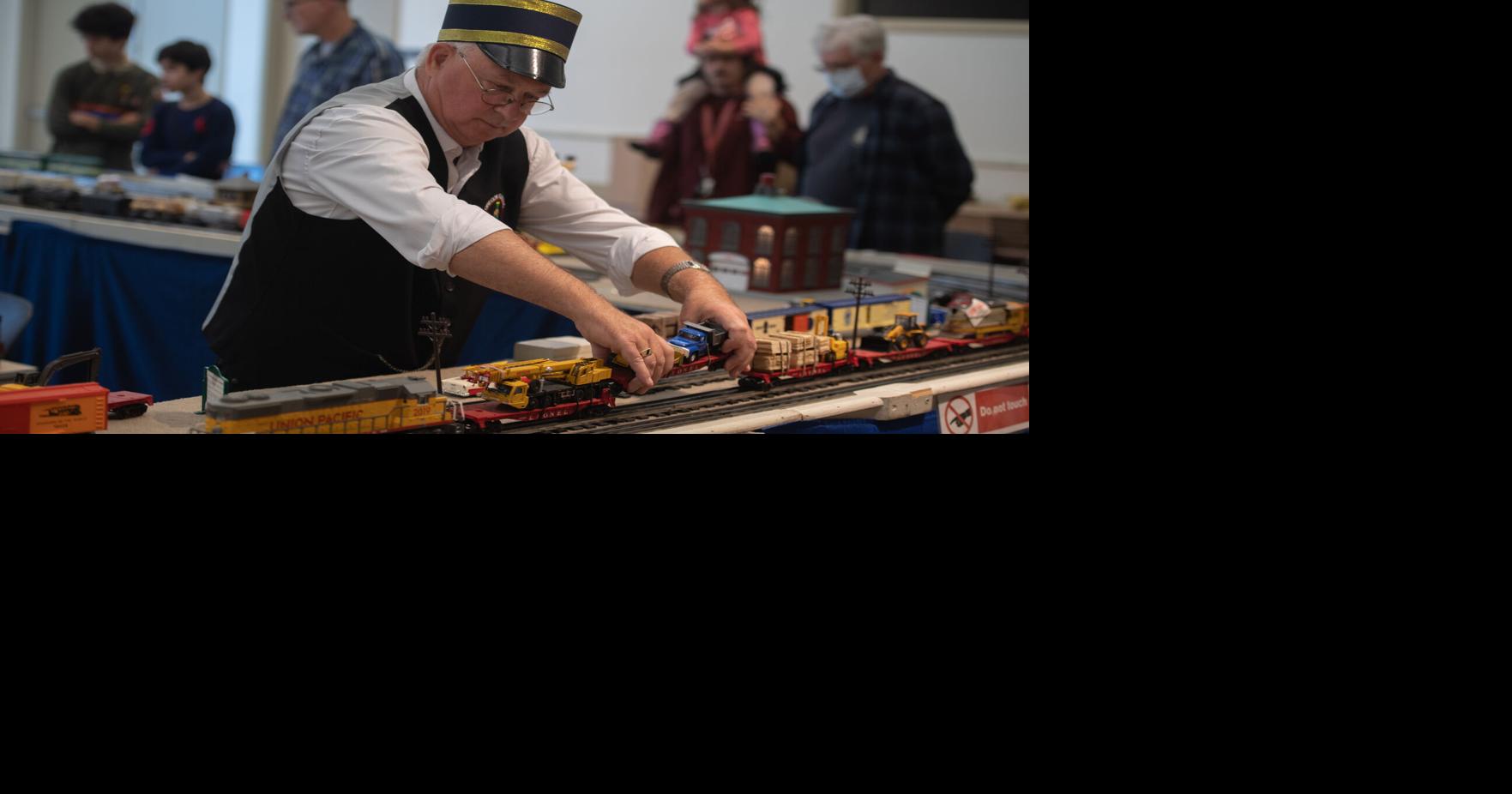 Model train show gets smiles at Corvallis library