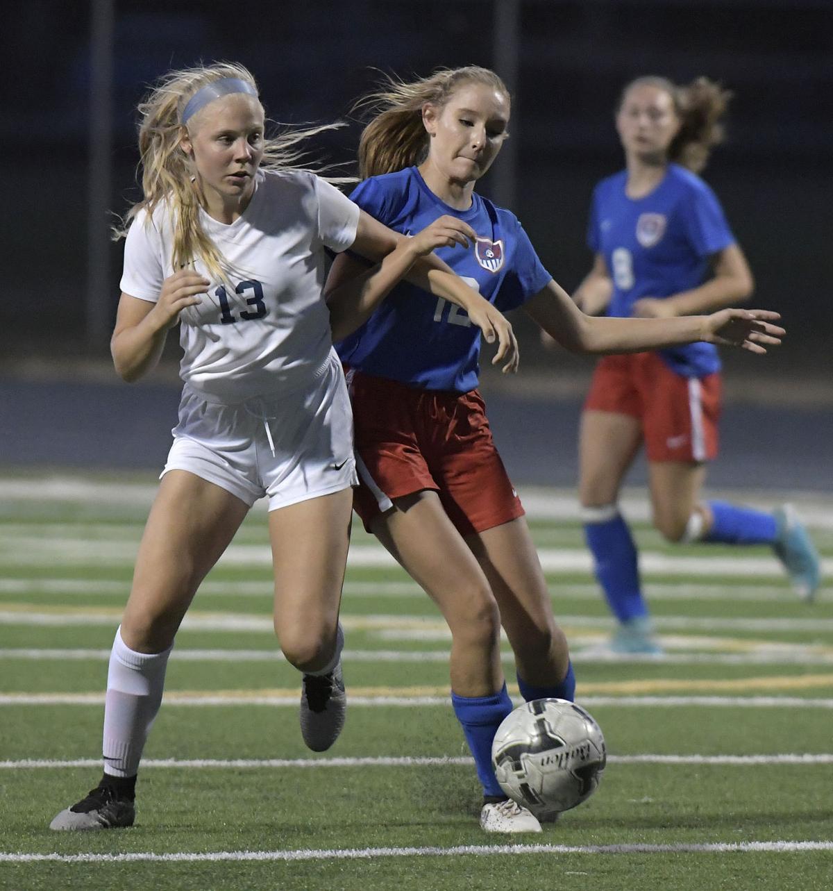 Warriors vs Bulldogs Girls Soccer26-my