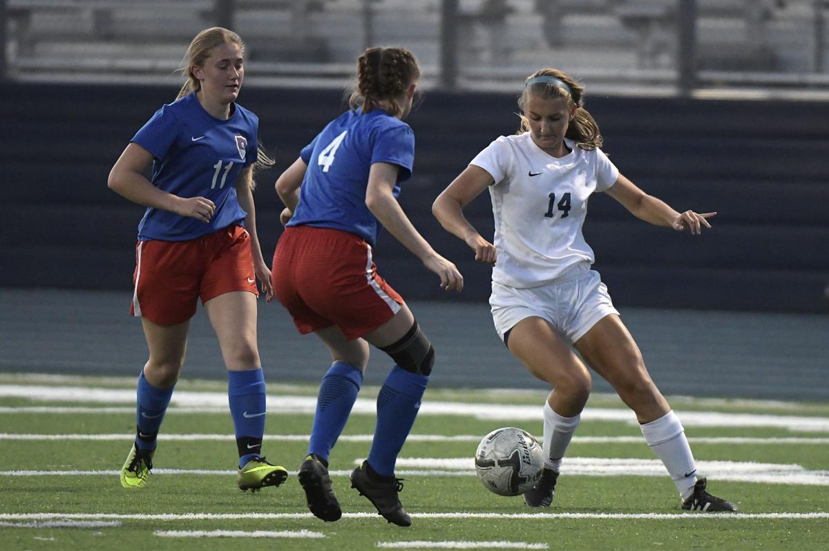 Warriors vs Bulldogs Girls Soccer14-my